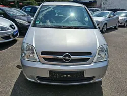 Grau Gebraucht 2005 Opel Meriva Van / Kleinbus | 1.790 € (Etwas zu teuer)