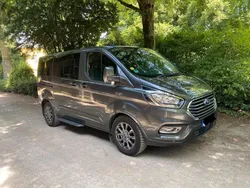 Grau Gebraucht 2023 Ford Tourneo Custom Titanium Van / Kleinbus | 39.990 € (Guter Preis)