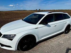 Weiß Gebraucht 2017 Skoda Superb SportLine Kombi | 18.000 € (Guter Preis)