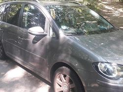 Grau Gebraucht 2010 VW Touran Van / Kleinbus | 4.950 €