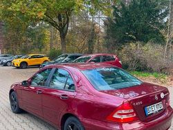 Rot Gebraucht 2001 Mercedes C200 Classic Limousine | 3.499 € (Fairer Preis)