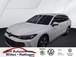 Oryxweiß perlmutteffekt Gebraucht 2024 VW Passat Business Kombi | 31.289 € (Superpreis)