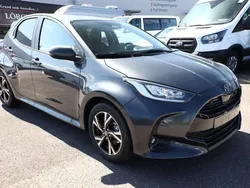 Ash grey metallic Neu 2025 Toyota Yaris Hybrid Kleinwagen | 23.621 € (Guter Preis)
