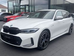Weiß Gebraucht 2024 BMW 330e M Sport Kombi | 43.780 € (Superpreis)
