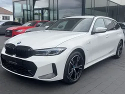 Weiß Gebraucht 2024 BMW 330e M Sport Kombi | 45.890 € (Fairer Preis)