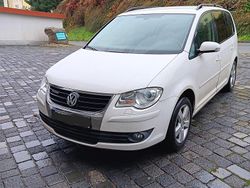 Weiß Gebraucht 2009 VW Touran Van / Kleinbus | 2.990 € (Superpreis)