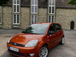 Orange Gebraucht 2004 Ford Fiesta Kleinwagen | 2.200 € (Teuer)
