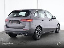Grau Gebraucht 2024 Mercedes B200 Advanced Van / Kleinbus | 30.190 € (Superpreis)