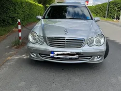 Silber Gebraucht 2004 Mercedes 220 Limousine | 3.999 €