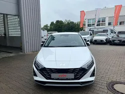 Weiß Neu 2025 Hyundai i20 Trend Limousine | 21.840 € (Guter Preis)