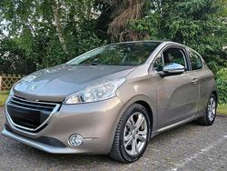 Braun Gebraucht 2014 Peugeot 208 Allure Kleinwagen | 7.990 €