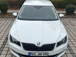 Weiß Gebraucht 2015 Skoda Superb LAURIN & KLEMENT Limousine | 15.000 € (Etwas zu teuer)