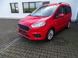 Rot Gebraucht 2019 Ford Tourneo Courier Titanium Van / Kleinbus | 10.990 € (Fairer Preis)