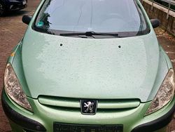 Grün Gebraucht 2003 Peugeot 307 Kombi | 1.250 € (Fairer Preis)