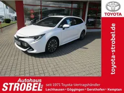 Schneeweiß Gebraucht 2022 Toyota Corolla Team Kombi | 27.950 € (Etwas zu teuer)