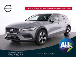Grau Gebraucht 2023 Volvo V60 CC Plus Kombi | 38.990 € (Fairer Preis)