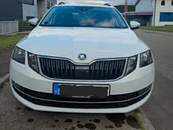 Weiß Gebraucht 2019 Skoda Octavia Sport Kombi | 14.500 € (Fairer Preis)