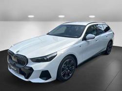 Alpinweiß uni Gebraucht 2024 BMW 520 M Sport Kombi | 66.790 € (Teuer)