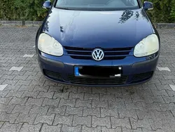 Blau Gebraucht 2004 VW Golf V Kleinwagen | 650 € (Fairer Preis)
