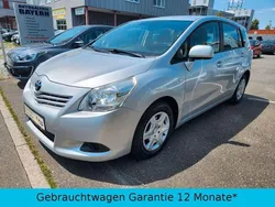 Silber Gebraucht 2009 Toyota Verso Van / Kleinbus | 7.270 € (Fairer Preis)