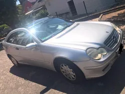 Silber Gebraucht 2000 Mercedes C180 Limousine | 950 €