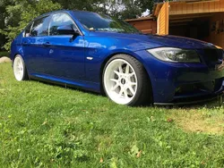 Blau Gebraucht 2006 BMW 330 Limousine | 26.000 €