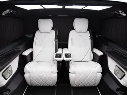 Schwarz Neu 2025 Mercedes V300 Van / Kleinbus | 243.000 €