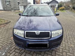 Blau Gebraucht 2005 Skoda Fabia Limousine | 2.590 € (Fairer Preis)