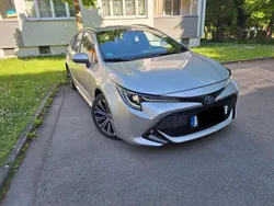 Silber Gebraucht 2022 Toyota Corolla Hybrid Limousine | 26.500 €