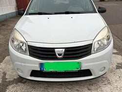 Weiß Gebraucht 2009 Dacia Sandero Kleinwagen | 1.299 €