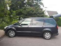 Grau Gebraucht 2005 Ford Galaxy Ghia Van / Kleinbus | 1.990 €