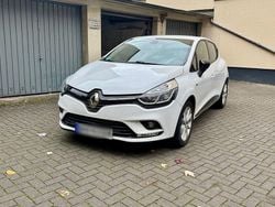 Weiß Gebraucht 2017 Renault Clio IV LIMITED Kleinwagen | 6.990 € (Guter Preis)