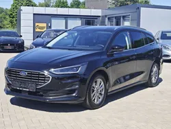 Obsidianschwarz metallic Gebraucht 2024 Ford Focus Titanium Kombi | 24.290 € (Guter Preis)