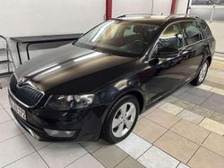 Schwarz Gebraucht 2016 Skoda Octavia Ambition Kombi | 11.200 € (Guter Preis)