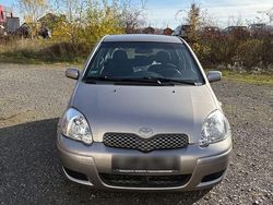 Silber Gebraucht 2003 Toyota Yaris Sol Limousine | 1.650 € (Fairer Preis)