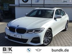 Weiß metallic mineralweiss metallic Gebraucht 2021 BMW 330 M Sport Limousine | 52.450 €