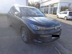 Deep black perleffekt Gebraucht 2024 VW Tiguan Life SUV | 39.499 € (Etwas zu teuer)