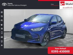 Juniper blue Gebraucht 2024 Toyota Yaris Hybrid Team Limousine | 22.980 € (Fairer Preis)