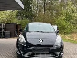 Schwarz Gebraucht 2011 Renault Scénic III Bose Edition Van / Kleinbus | 6.200 € (Etwas zu teuer)