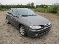 Grau Gebraucht 1998 Renault Mégane Limousine | 250 € (Superpreis)