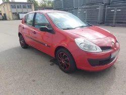 Rot Gebraucht 2006 Renault Clio II Authentique Limousine | 1.685 € (Teuer)