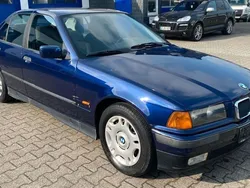 Blau Gebraucht 1997 BMW 318 Limousine | 2.500 € (Guter Preis)