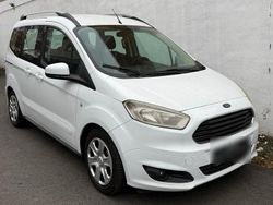 Weiß Gebraucht 2014 Ford Tourneo Courier Van / Kleinbus | 6.000 € (Etwas zu teuer)