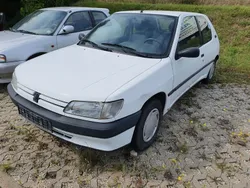 Weiß Gebraucht 1994 Peugeot 306 Limousine | 590 €