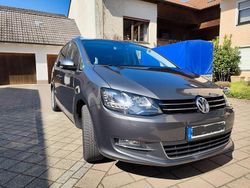 Grau Gebraucht 2014 VW Sharan Highline Van / Kleinbus | 16.000 € (Teuer)