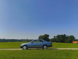 Blau Gebraucht 1987 Mercedes E230 Limousine | 4.998 €
