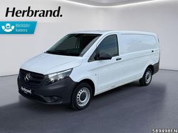 Weiß Gebraucht 2023 Mercedes Vito Van / Kleinbus | 29.679 € (Guter Preis)