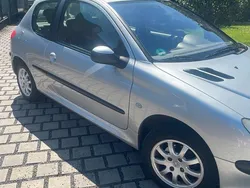 Silber Gebraucht 2002 Peugeot 206 Kleinwagen | 800 €