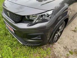 Lackierung platiniumgrau/typ Gebraucht 2021 Peugeot Rifter GT Van / Kleinbus | 28.995 € (Etwas zu teuer)