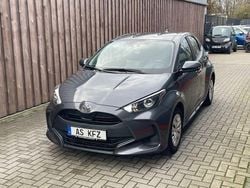 Grau Gebraucht 2022 Toyota Yaris Comfort Limousine | 12.990 € (Fairer Preis)